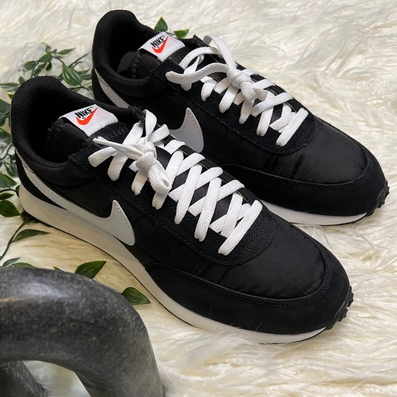 Men's DEADSTOCK Nike Tailwind 79 Black White